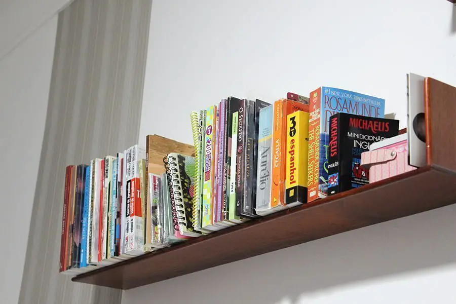 Floating bookshelves
