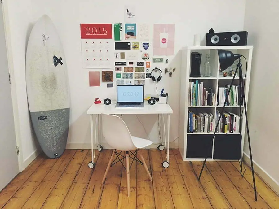 Minimalist bookshelf