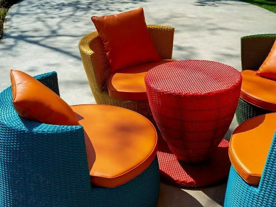 color outdoor furniture