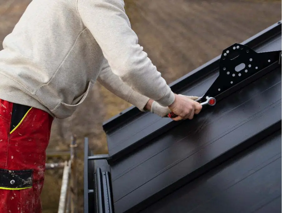 cleaning roof