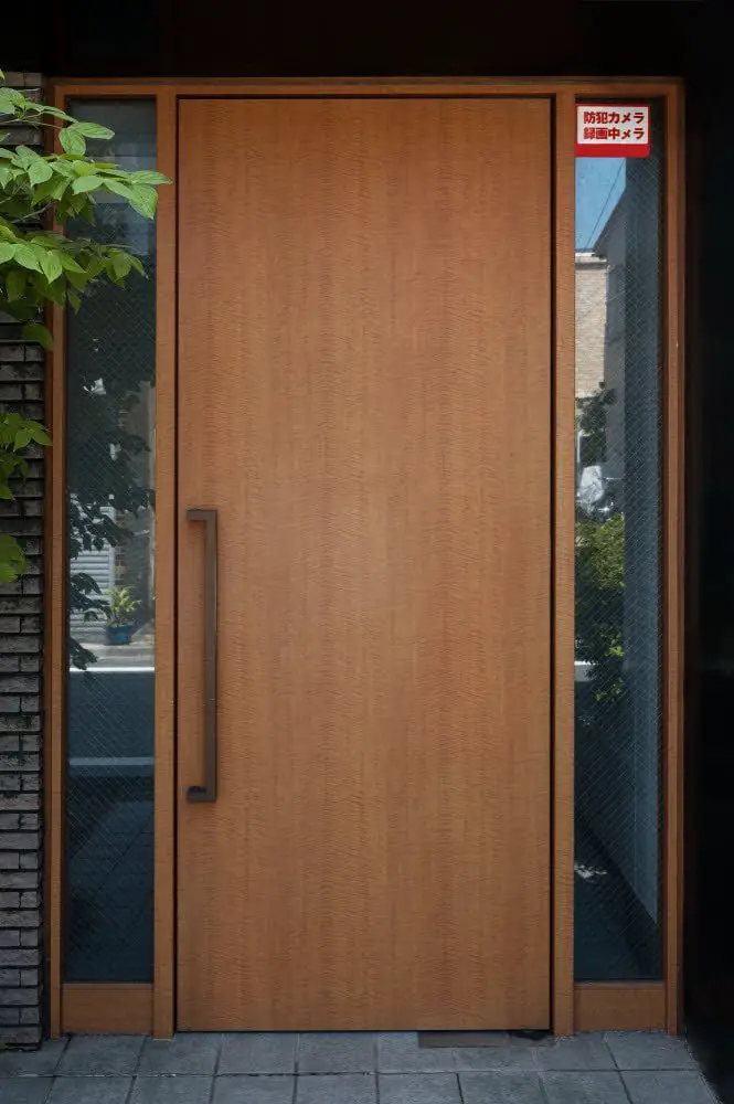Commercial door