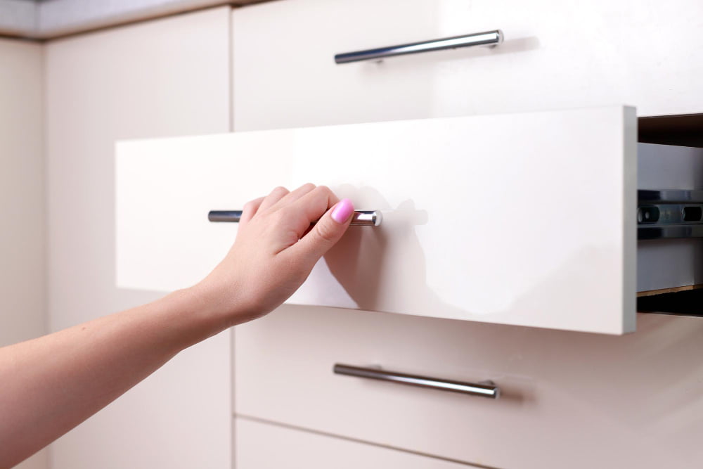 Handle type for cabinet door