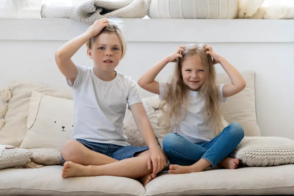 kids with lice in couch