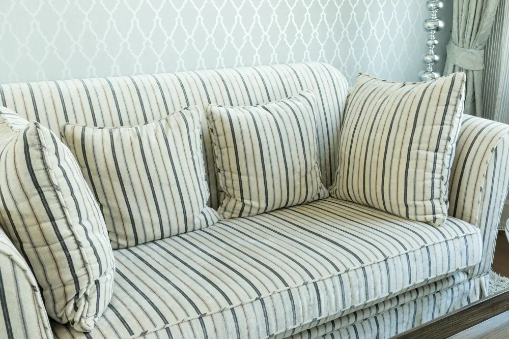 Choosing the Right Color and Pattern Couch
