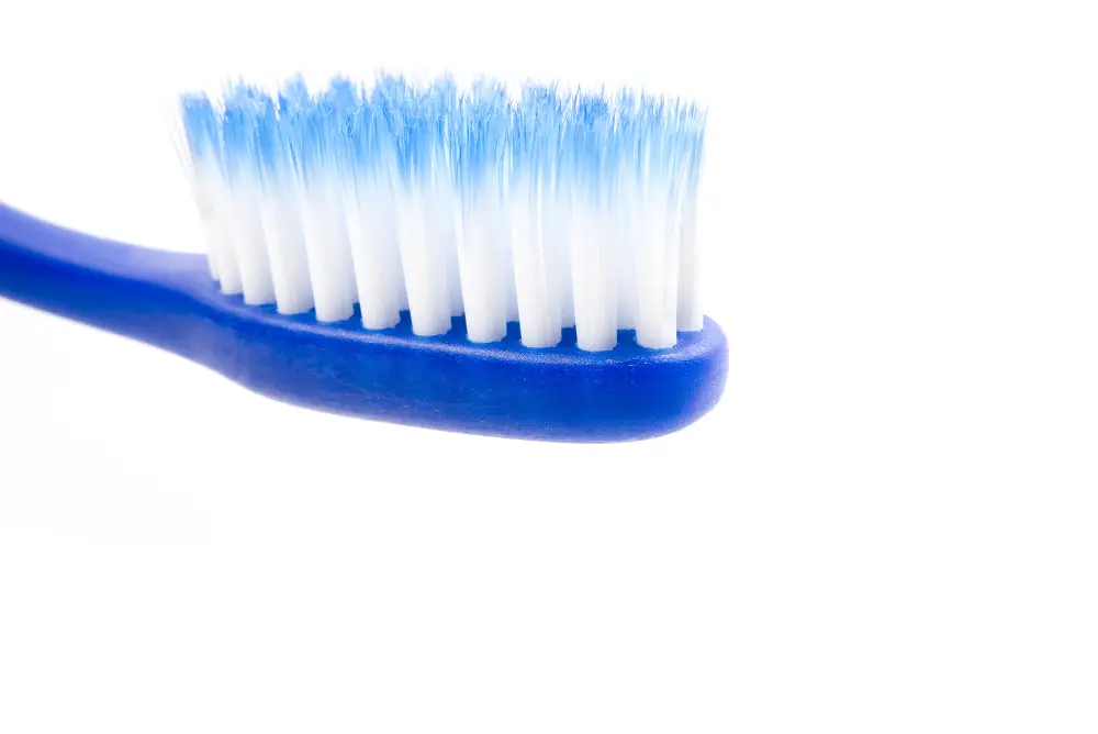 soft-bristled tootbrush cleaning